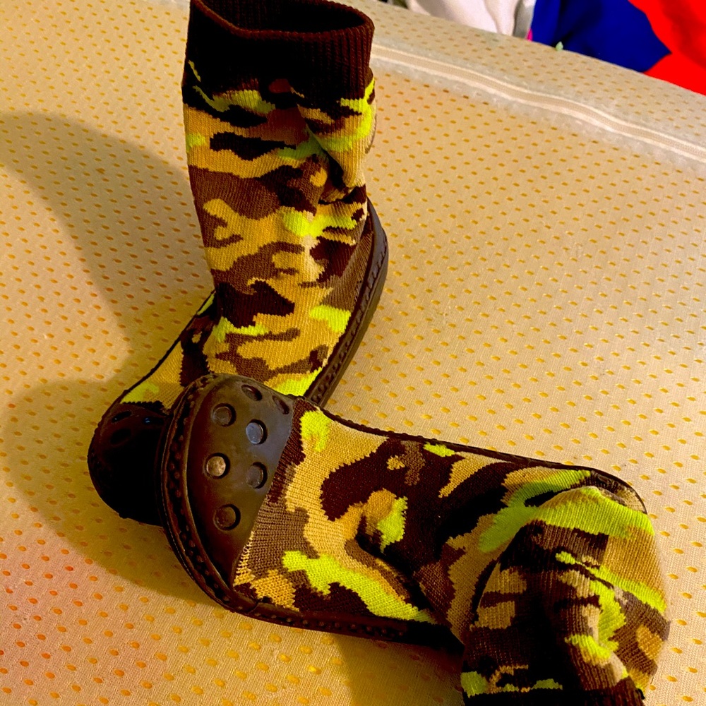 Crocs Camo Slipper/Socks Boys Sz. 8C